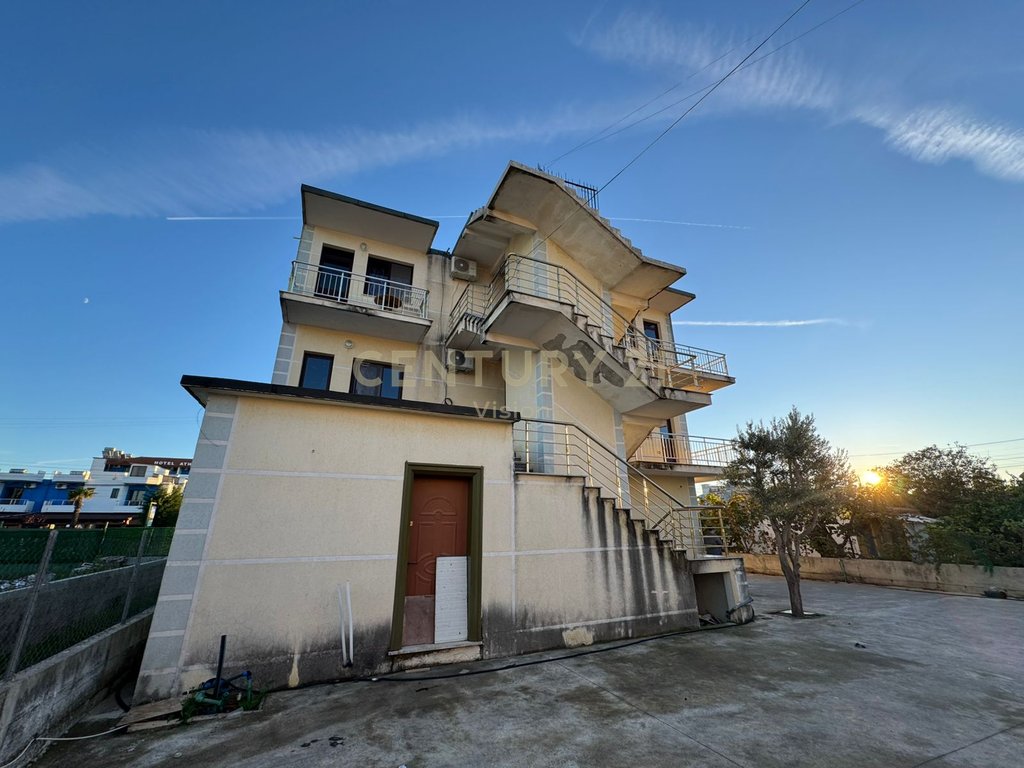 Hotel 3-katesh per shitje ne Velipoje