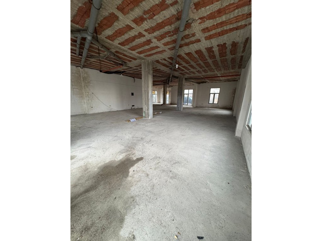 Ambient Komercial me Qira në Fresk, Tiranë