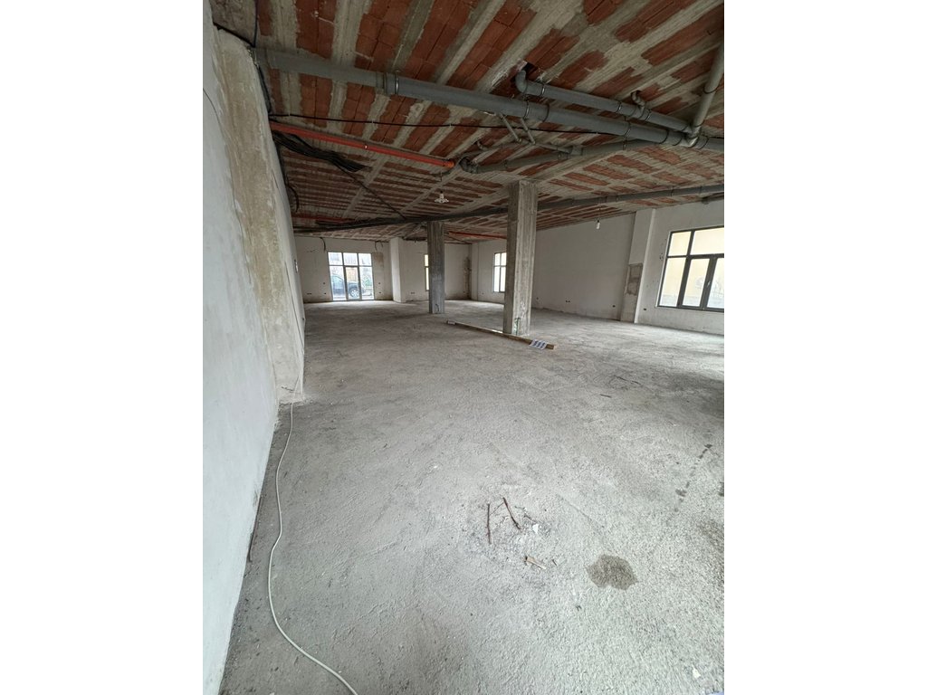 Ambient Komercial me Qira në Fresk, Tiranë