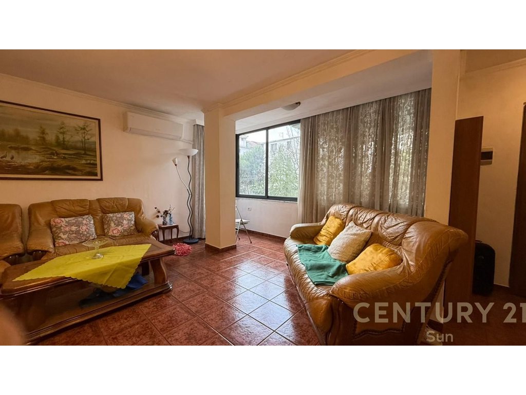 ZOGU I ZI, SHESIM APARTAMENT 2+1 !