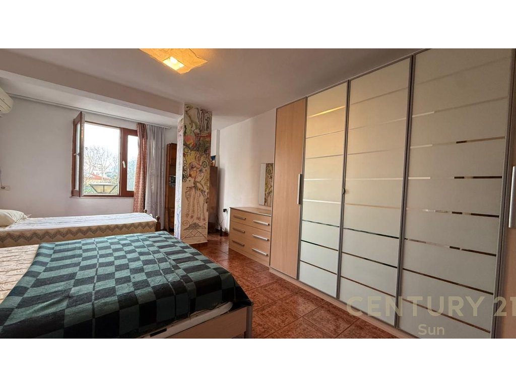 ZOGU I ZI, SHESIM APARTAMENT 2+1 !