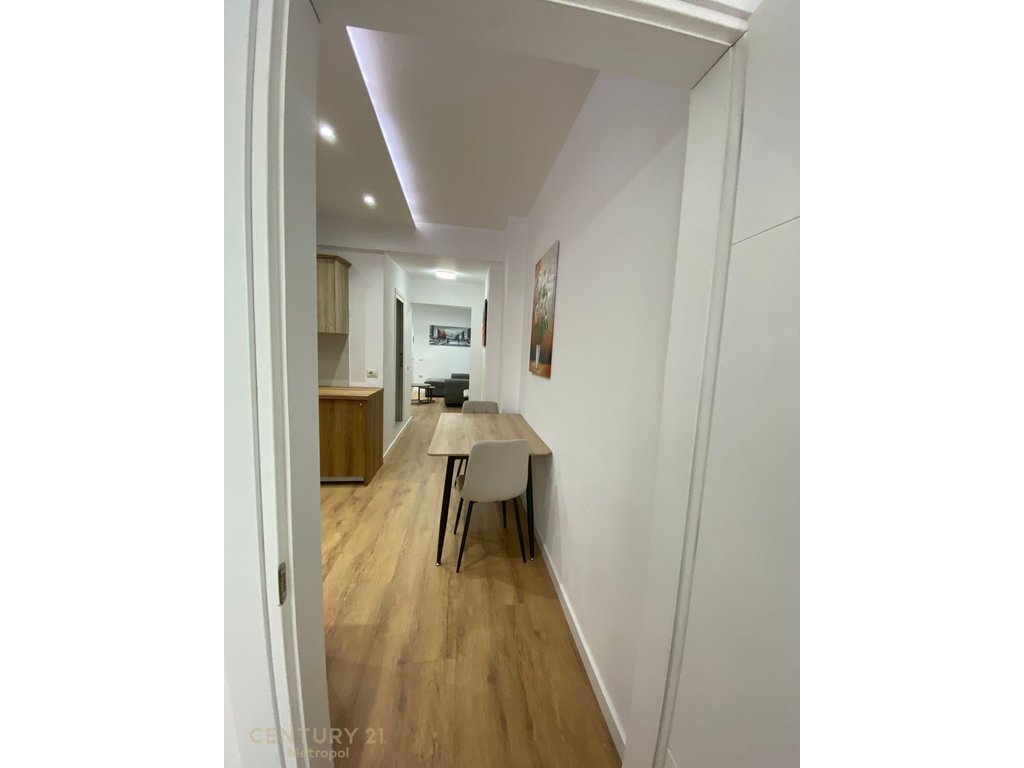 OFROJ PER QIRA APARTAMENT 1+1 NE RRUGEN MYSLYM SHYRI!