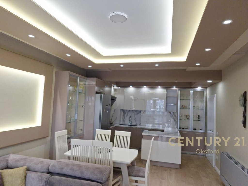 JEPET ME QIRA APARTAMENT 2+1+POST PARKIMI TEK "PAZARI I RI" !