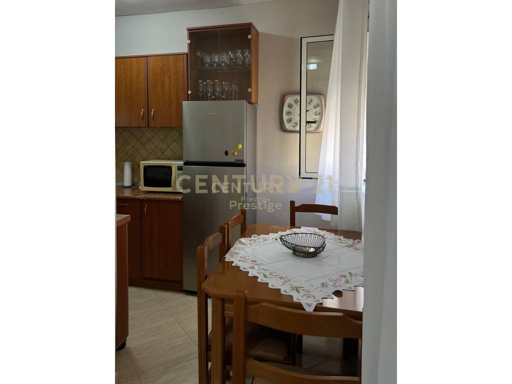 APARTAMENT 2+1 ME QIRA, PRANE AMBASADES AMERIKANE, TIRANE!