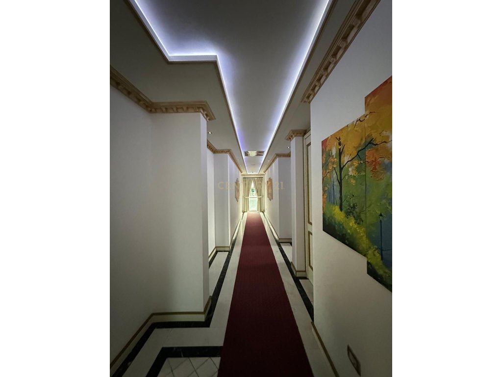 Hotel per shitje ne zonen e kombinatit