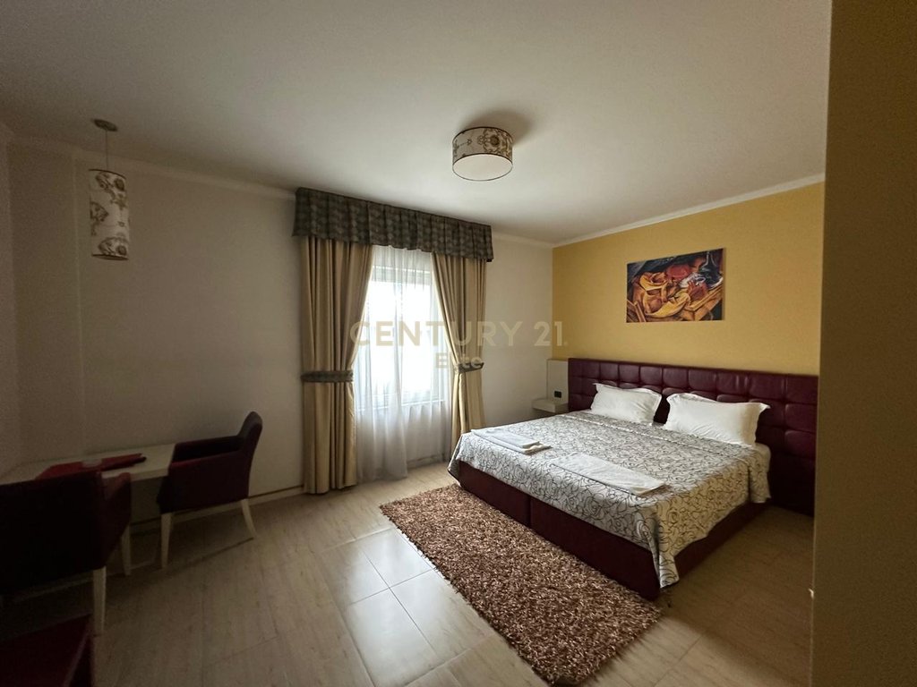 Hotel per shitje ne zonen e kombinatit