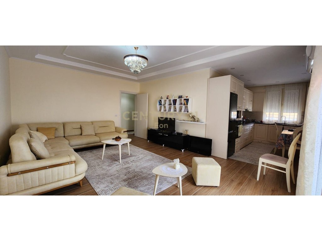 Shitet apartament 2+1 te Rruga e Re e Portit, Durres  !