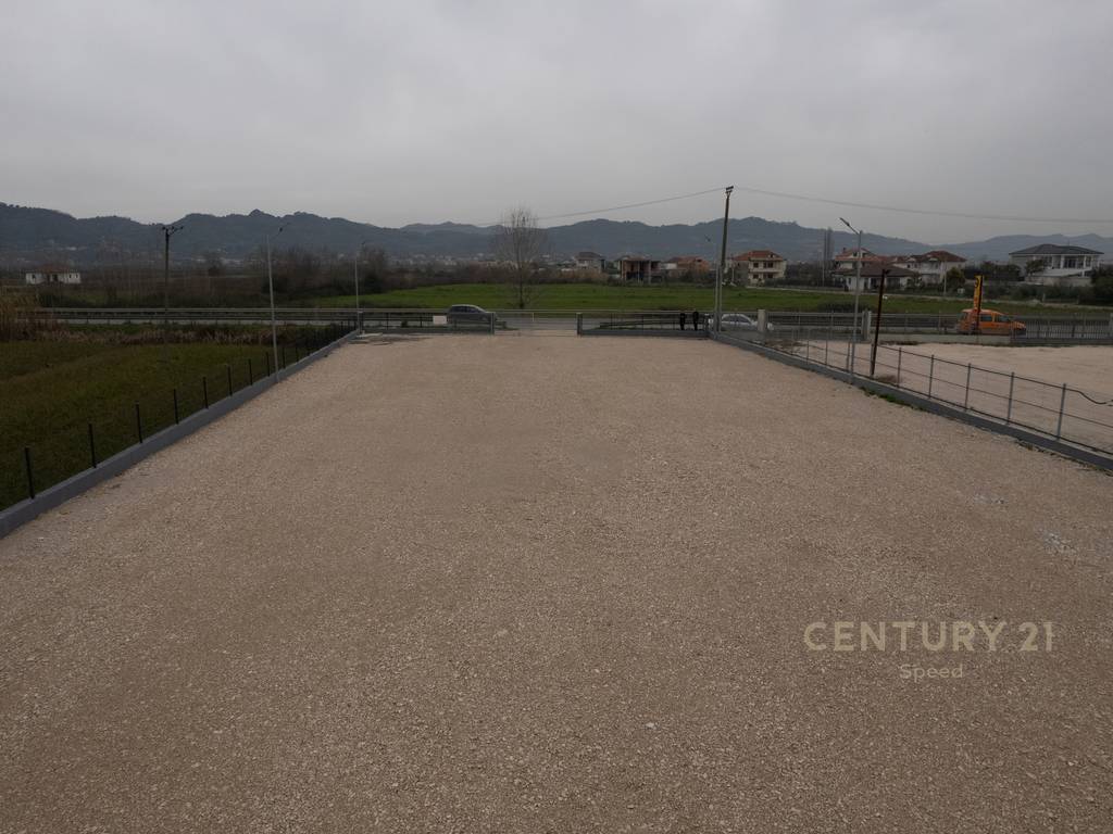 Jepet me Qira Toke 1600m2 Afer Rinasit