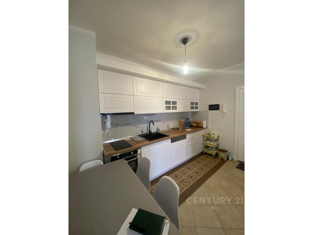 SHITET APARTAMENT 1+1+DEPO PERBALL SPITALIT DURRES!!!