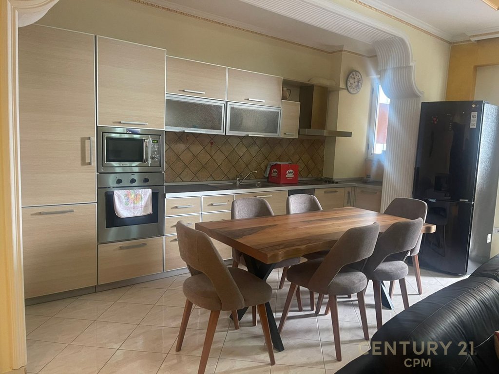 Apartament 3+1 Me Qira tek Ish stacioni i fundit i Tiranës së Re, Bulevardi Bajram Curri