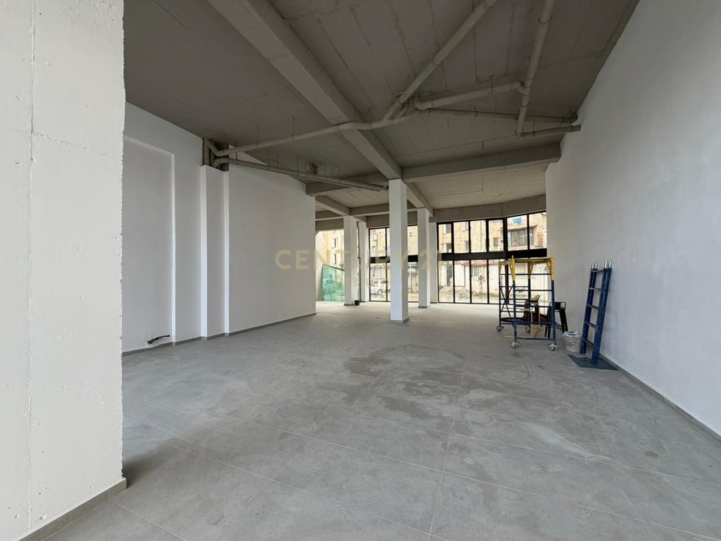 JEPET ME QERA AMBIENT KOMERCIAL 418 M2 PRANE SHKOLLES NIKET DARDANI !!
