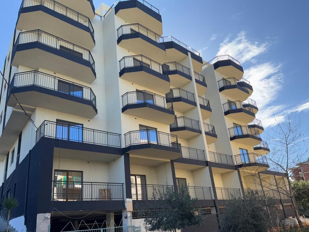 SHITET APARTAMENT 2+2 ME PAMJE NGA DETI, NE UJIN E FTOHTE!