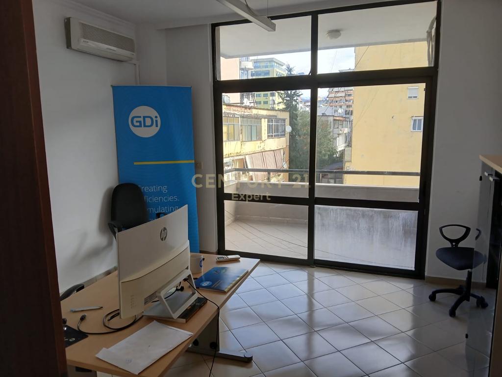 Jepet apartament per zyre stadiumi Dinamo