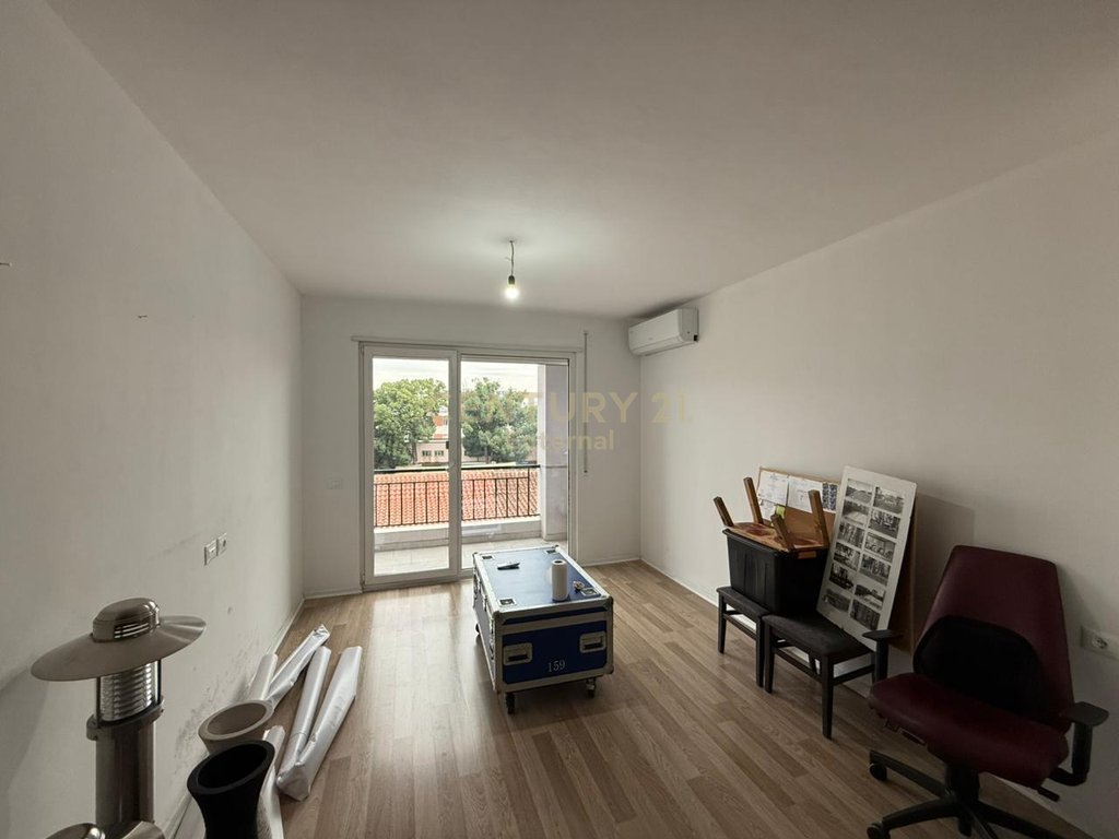 Apartament 2+1+2 per Zyra te Shkolla e Bashkuar