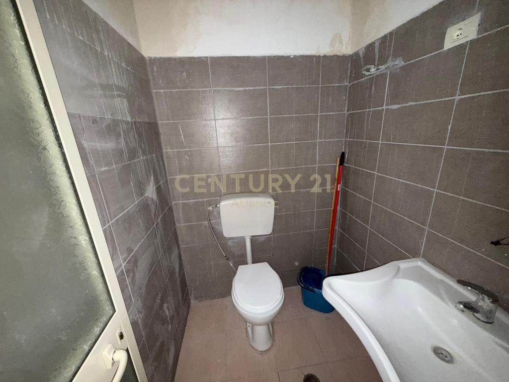 Ambient Komercial 1+1 Për Shitje në Golem, Durrës - 75,000€ | 68.60 m²
