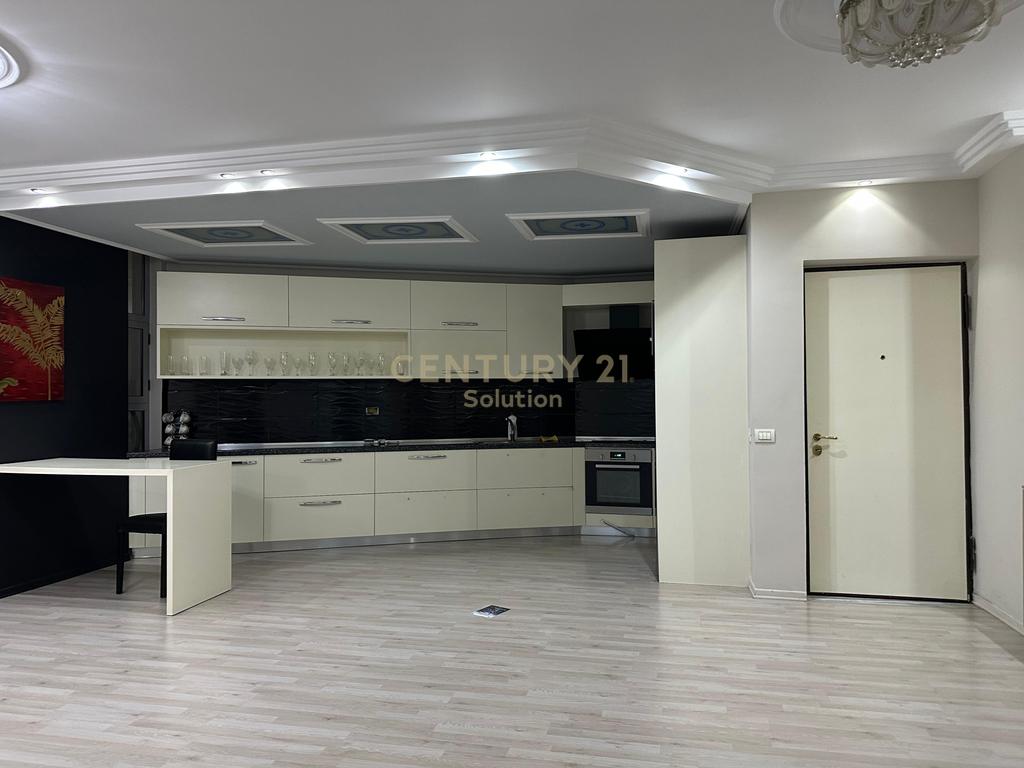 APARTAMENT 2+1+2 PER SHITJE PRANE PALLATIT ME SHIGJETA!