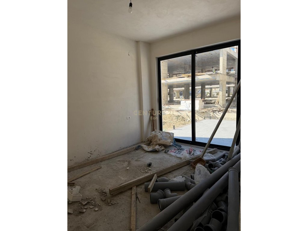 SHITET APARTAMENT 1+1 ME VERANDE NE MALIN E ROBIT  !