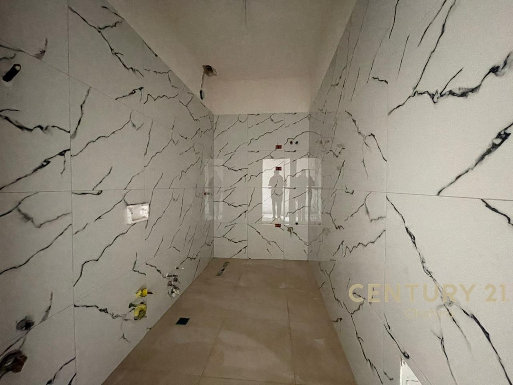 APARTAMENT 2+1+2+POST PARKIMI, TEK ISH FUSHA E AVIACIONIT PER SHITJE