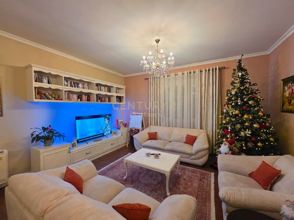 SHESIM  SUPER APARTAMENT LUKS NË ZONËN E CASA ITALIA, Tiranë
2+1+2+ LAVANDERI +VERANDE