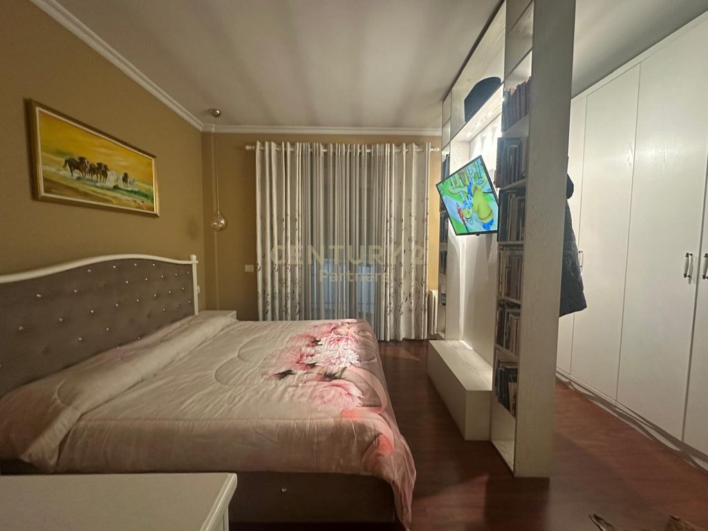 SHESIM  SUPER APARTAMENT LUKS NË ZONËN E CASA ITALIA, Tiranë
2+1+2+ LAVANDERI +VERANDE