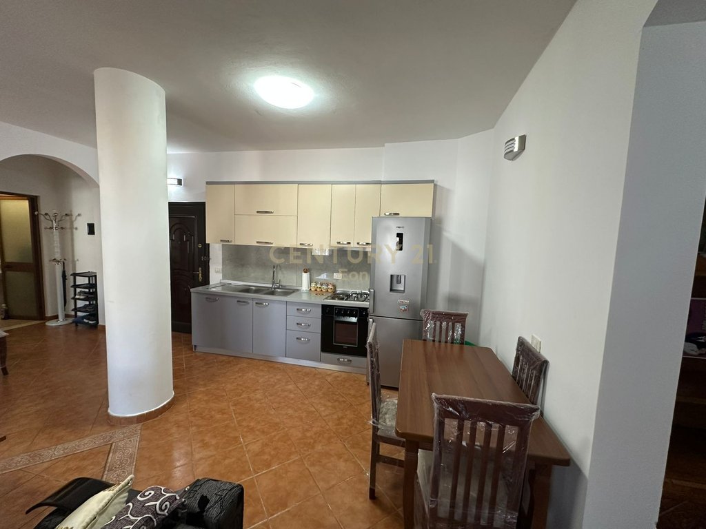 JEPET APARTAMENT 2+1+2 ME QIRA NE QENDER DURRES, PERBALL BLUE STAR !