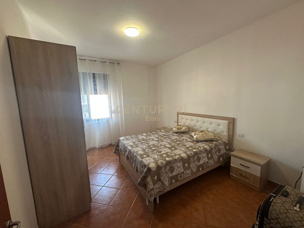 JEPET APARTAMENT 2+1+2 ME QIRA NE QENDER DURRES, PERBALL BLUE STAR !