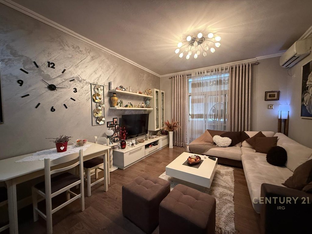 Shitet apartament 2+1 mbrapa Globe!