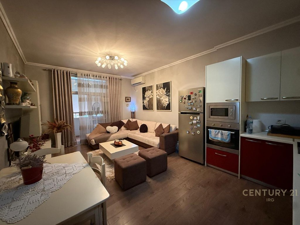 Shitet apartament 2+1 mbrapa Globe!