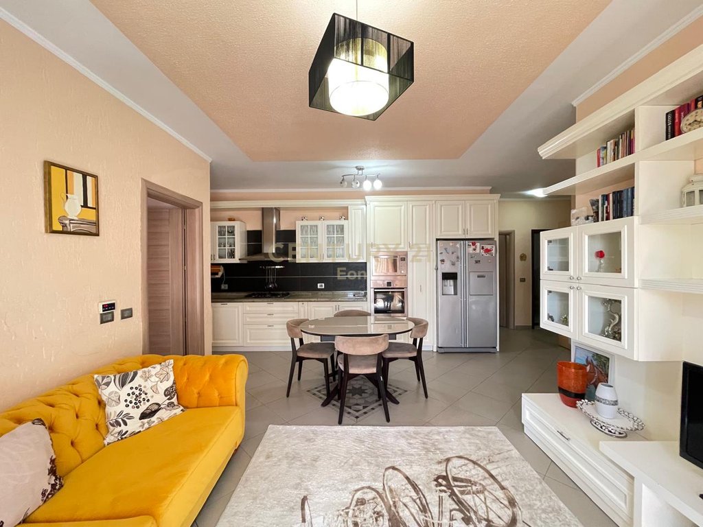 Jepet me Qira Apartament 3+1+2 te Kopeshti " Sotir Noka , "Durrës  !