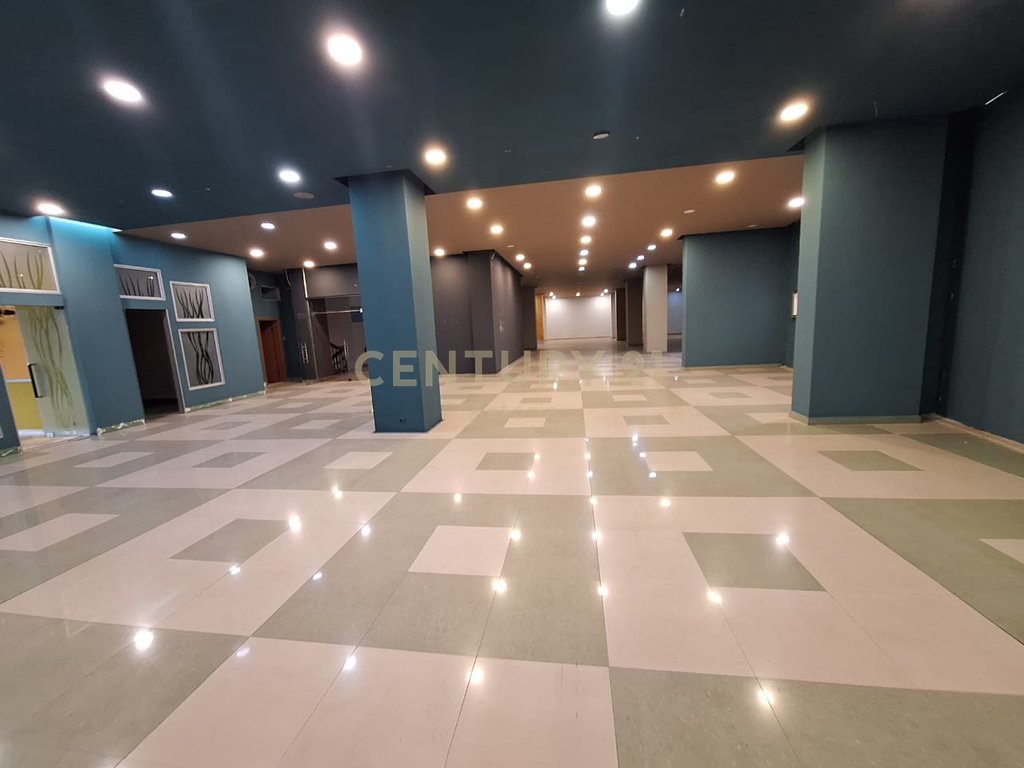 JEPET ME QIRA AMBIENT KOMERCIAL BUZE RRUGE NE AUTOSTRADEN TIRANE-DURRES