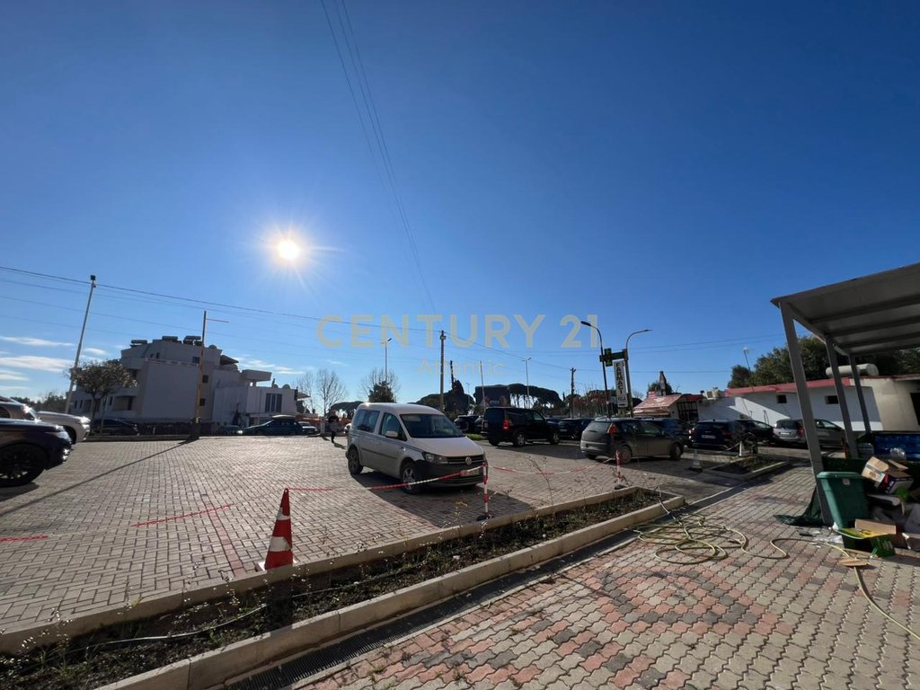 Ambient Komercial 1+1 Me Qira në Plepa, Durrës - 700€ | 181 m²