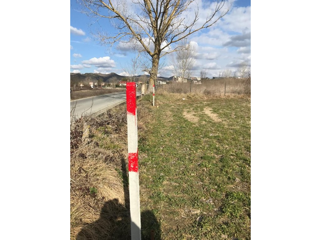 Toke per shitje ne Peze !