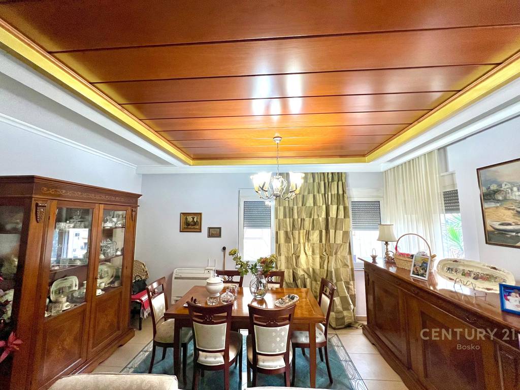 Bllok shitet apartament 2+1+2 me verandë