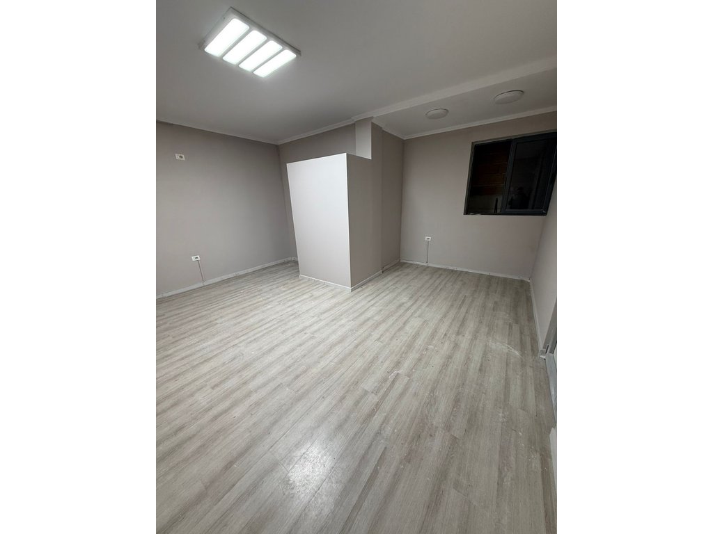 Ambient Komercial   Me Qira në Rruga e Elbasanit, Prane Xhamise Sauk, Tiranë -