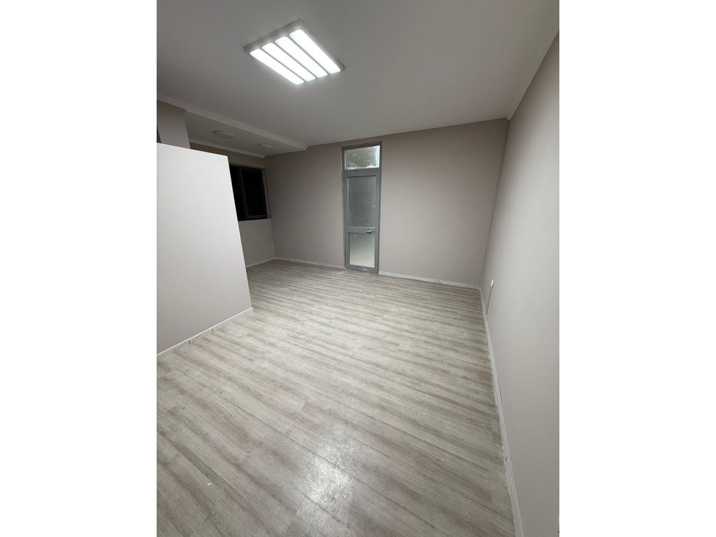 Ambient Komercial   Me Qira në Rruga e Elbasanit, Prane Xhamise Sauk, Tiranë -
