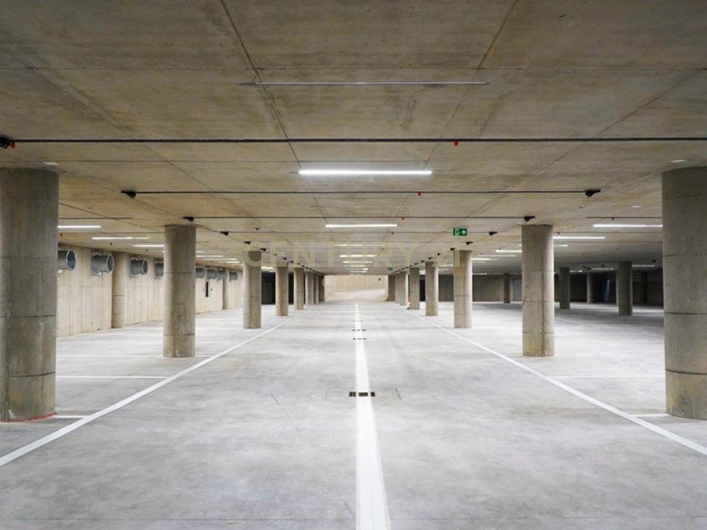 Shitet post parkimi 30.6m2 tek Usluga, Ish Stacioni i Trenit