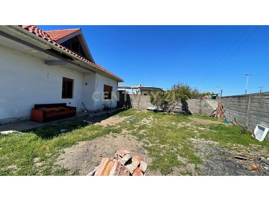 Shitet Shtëpi Private Buzë Rrugës — Shkozet–Plepa, Durrës