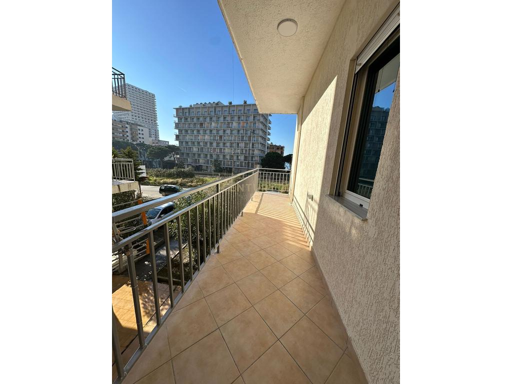 JEPET ME QERA APARTAMENTI 2+1 TEK SHKEMBI KAVAJES!