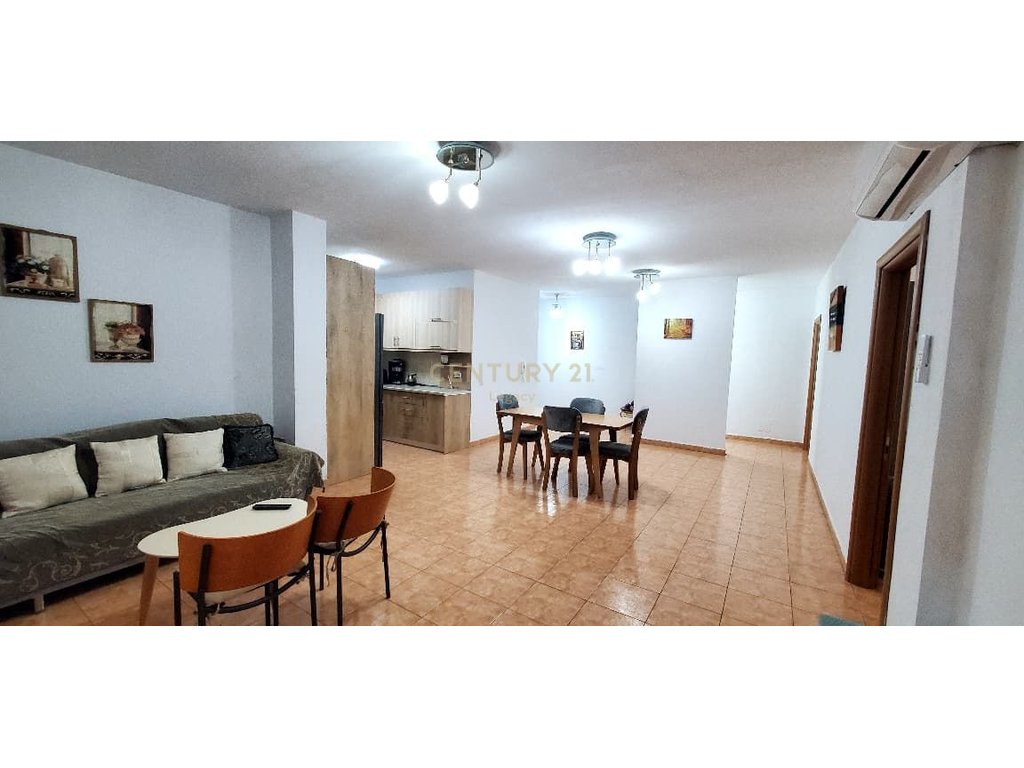 Jepet me qira apartament 3+1+2 afer Restorant Freskut
