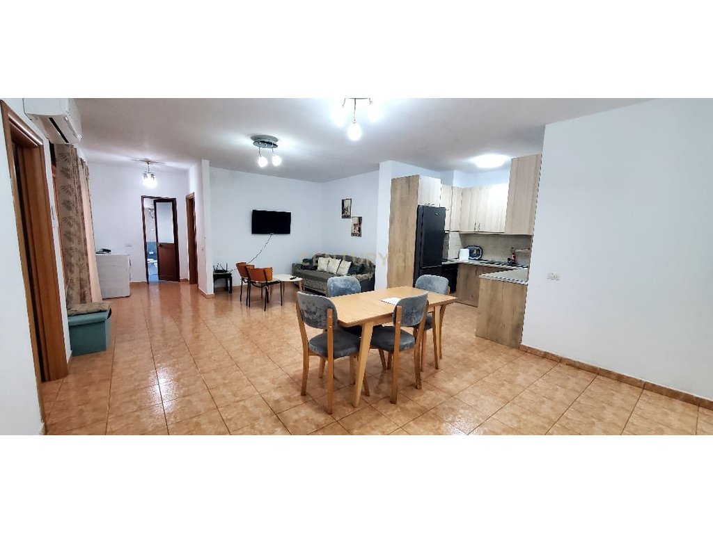 Jepet me qira apartament 3+1+2 afer Restorant Freskut