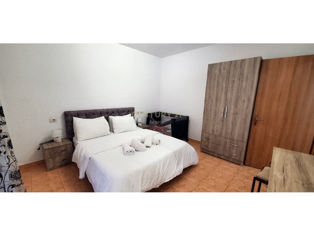 Jepet me qira apartament 3+1+2 afer Restorant Freskut