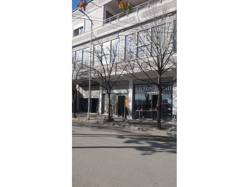 Jepet me Qira Hapësirë Komerciale Buzë Rruge Kryesore ! Babrru Tirane !