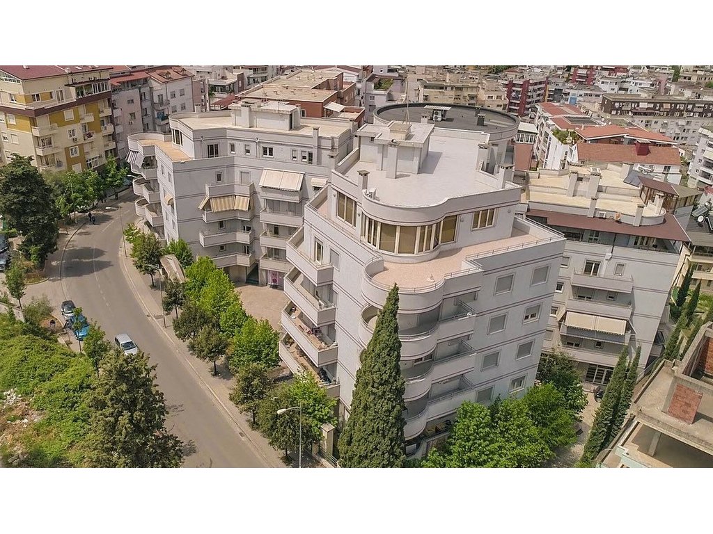 Fresk, Tiranë- Shitet Depo/Garazh 156 m²