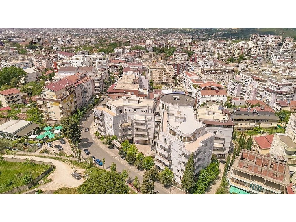 Fresk, Tiranë- Shitet Depo/Garazh 156 m²