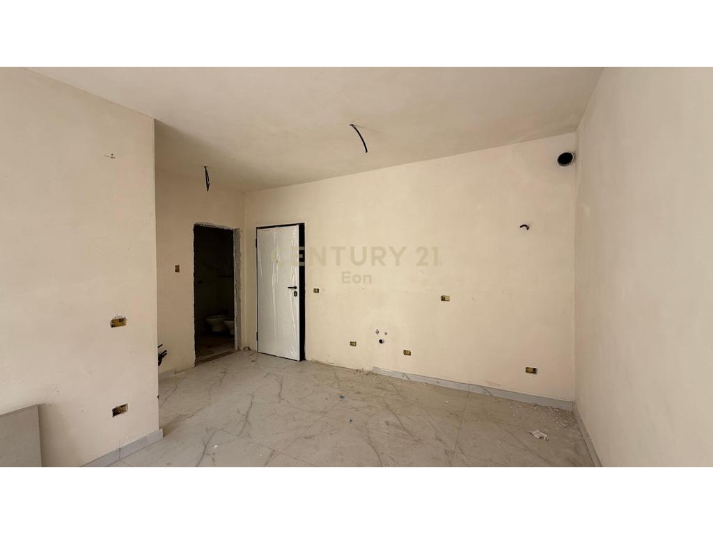 EXCLUSIVE ! Shitet apartament 1+1 + Post Parkimi te Rezidenca EON, Golem !