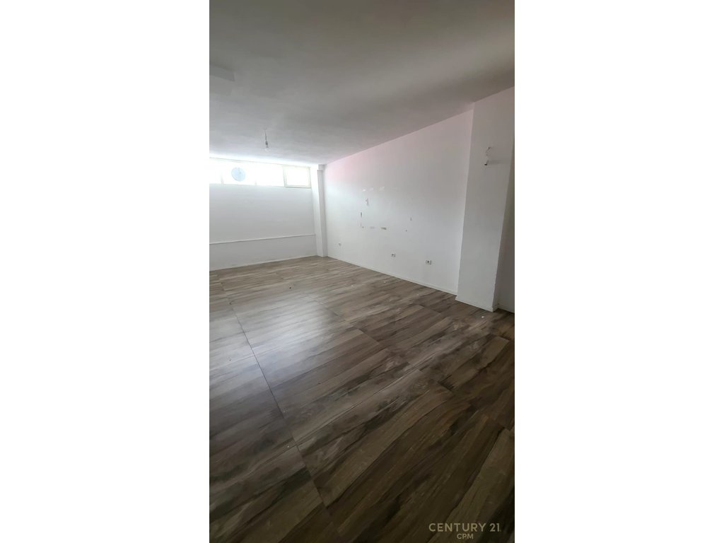 Hapësirë multifunksionale  Me Qira te Globe, Tiranë - 3200€ | 600 m²