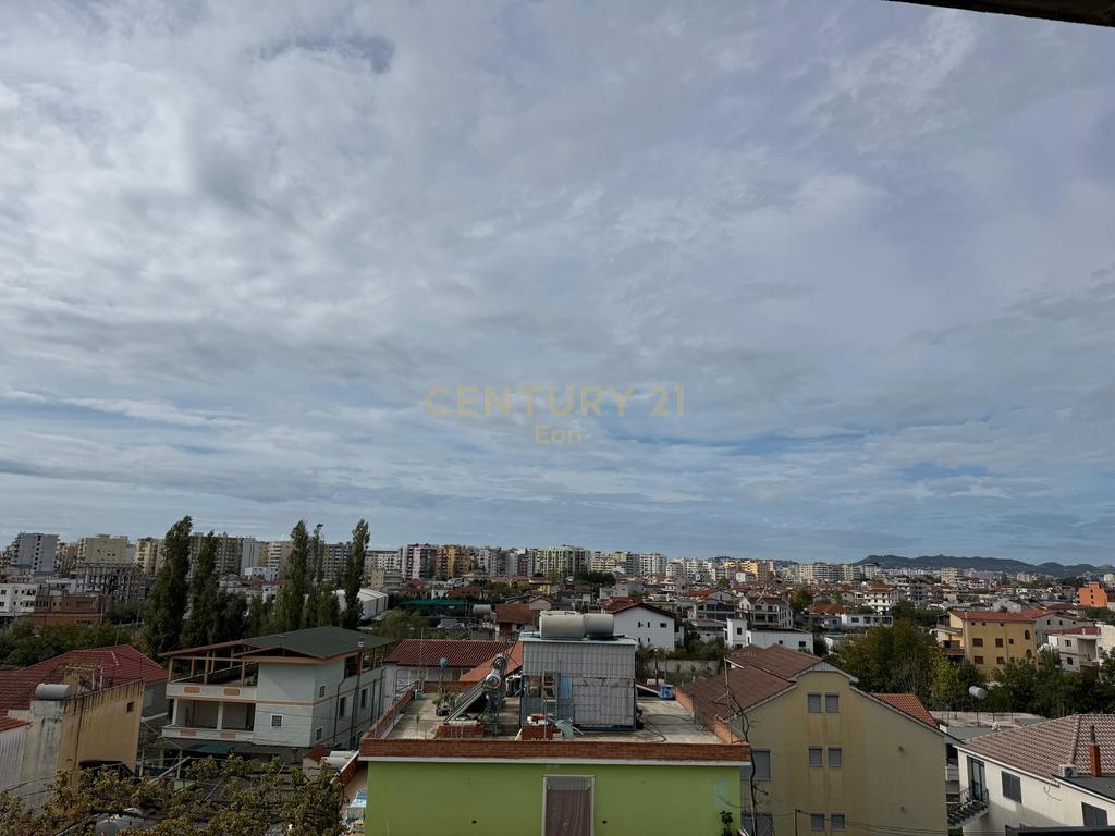Vilë 4-Kateshe per Shitje në Arapaj, Durrës !