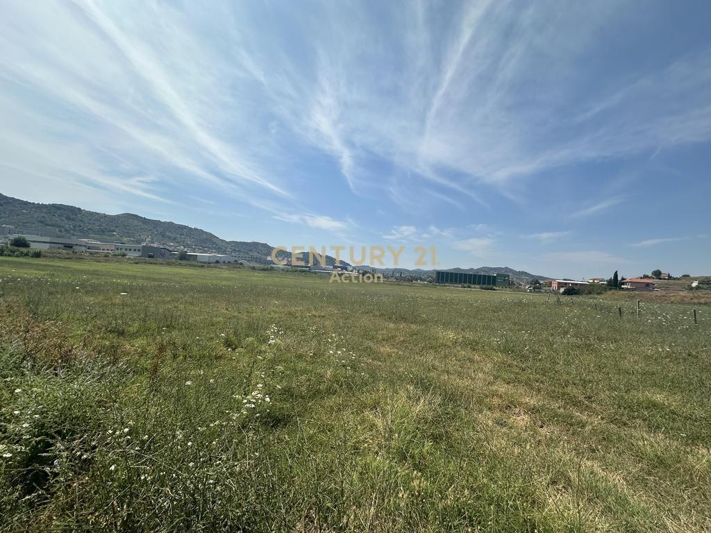 Shitet tokë në fshatin Mucaj, Vorë! 🌿 
Ofrohet mundësi ndërrimi me apartament.