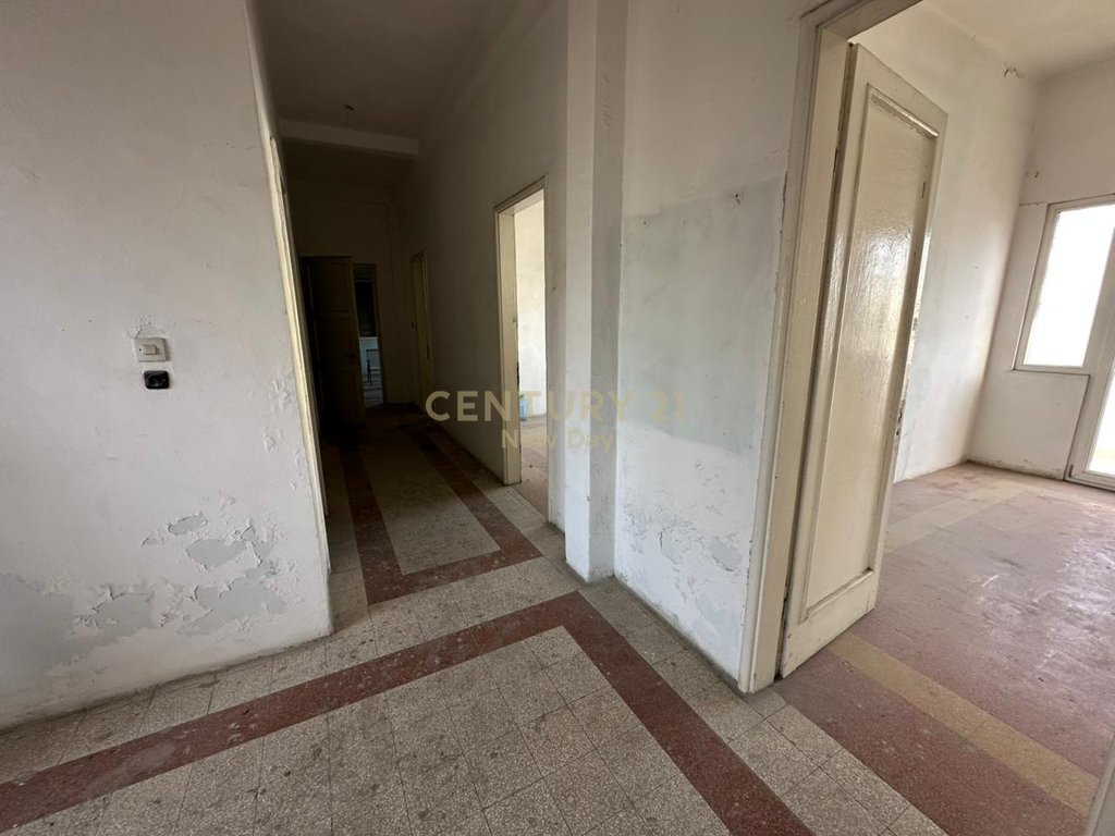Apartament 2+1+3 Ballkone Për Shitje në Qendra e Durrësit - 170000€ | 105.19 m²