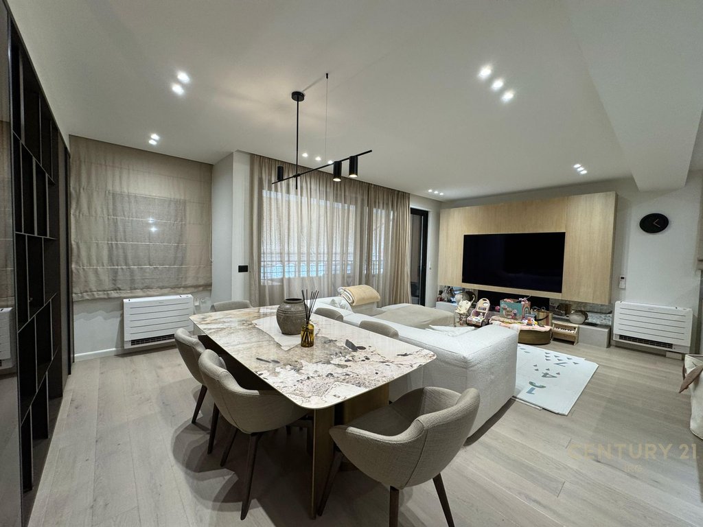 Apartament 2+1+2 luksoz & Post Parkimi te Rezidenca Kodra e Diellit!